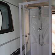 Dusche hinter dem Vorhang