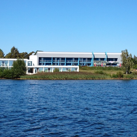 Strandhotel vom Senftenberger See aus, Foto: Dana Hüttner