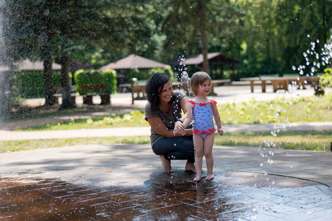 Wasserspiel im Spielgarten, Foto: Glücksfoto GbR - Rico Schwarze