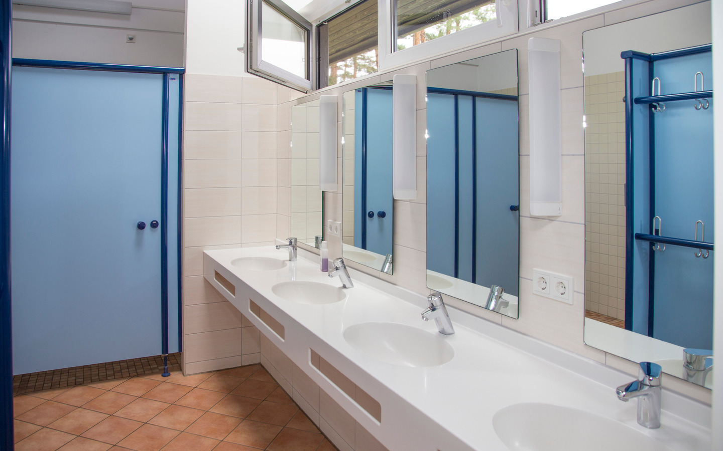 7c215893-387e-4103-9bba-947606286f12