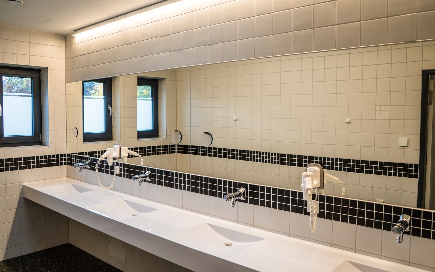 33cc37bc-adf9-4a4e-bc64-dc5a02155e19