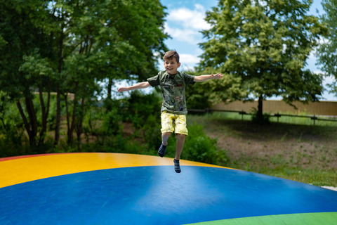 2023_Hüpfkissen im Spielgarten_Foto Rico Schwarze (1).jpg