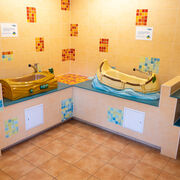 Badewannen f&uuml;r Babys im Kinderwaschland, Foto: Christian Gro&szlig;e