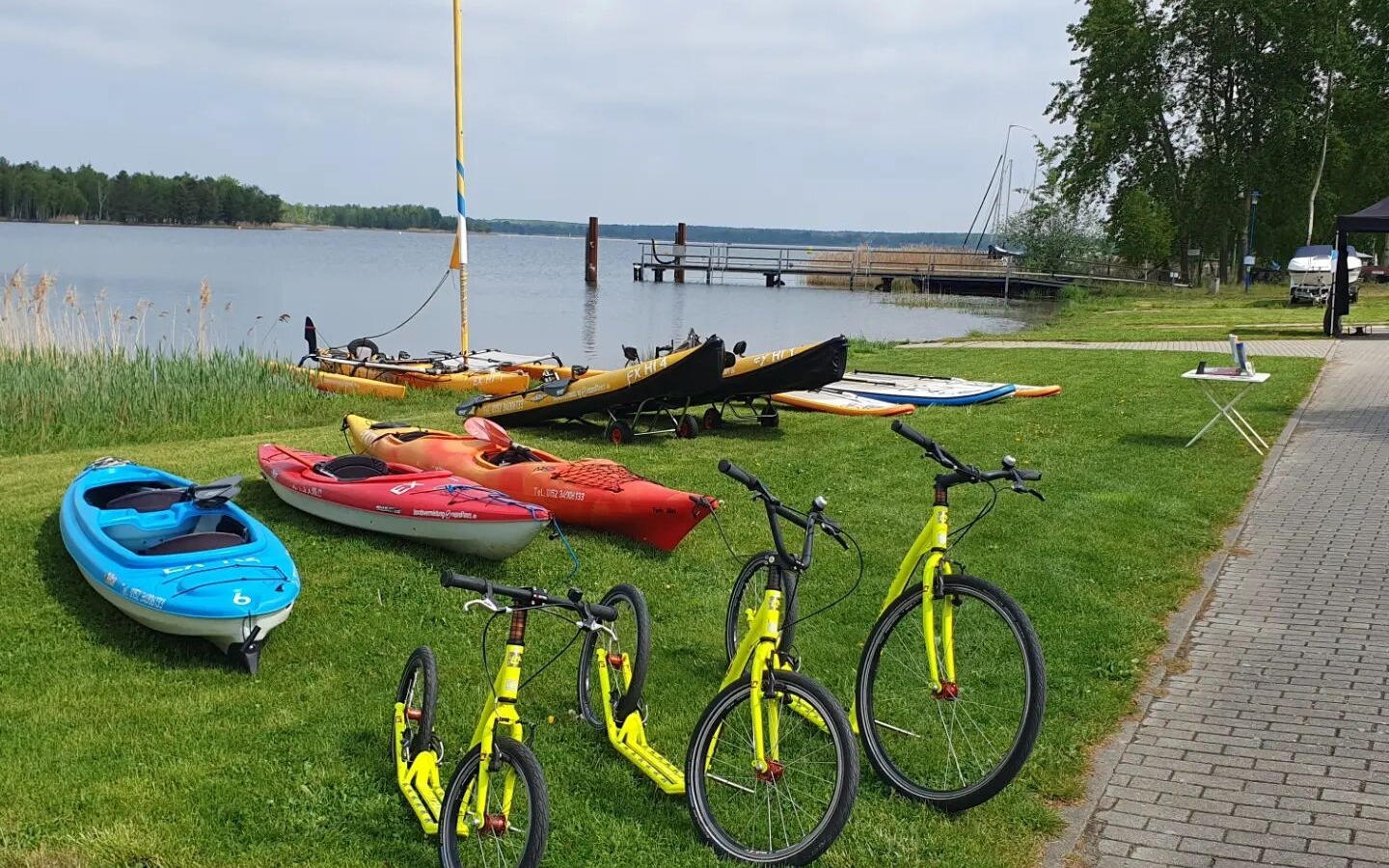 Tretrollerverleih bei Expeditours, Foto: Manuela Zahn, Lizenz: Expeditours