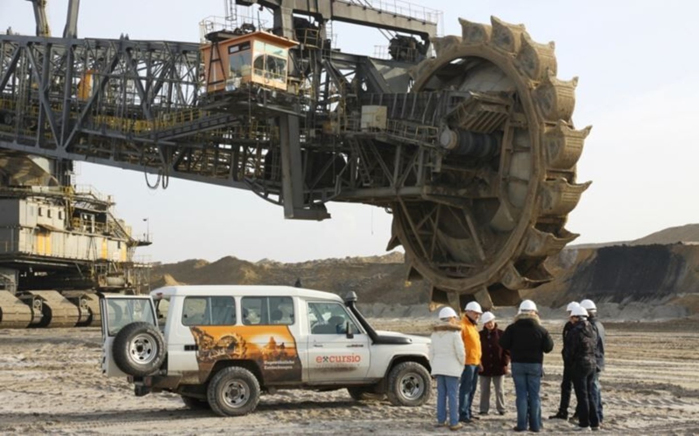 Jeep-Tour in den aktiven Tagebau, Foto: Bergbautourismus-Verein "Stadt Welzow" e.V.