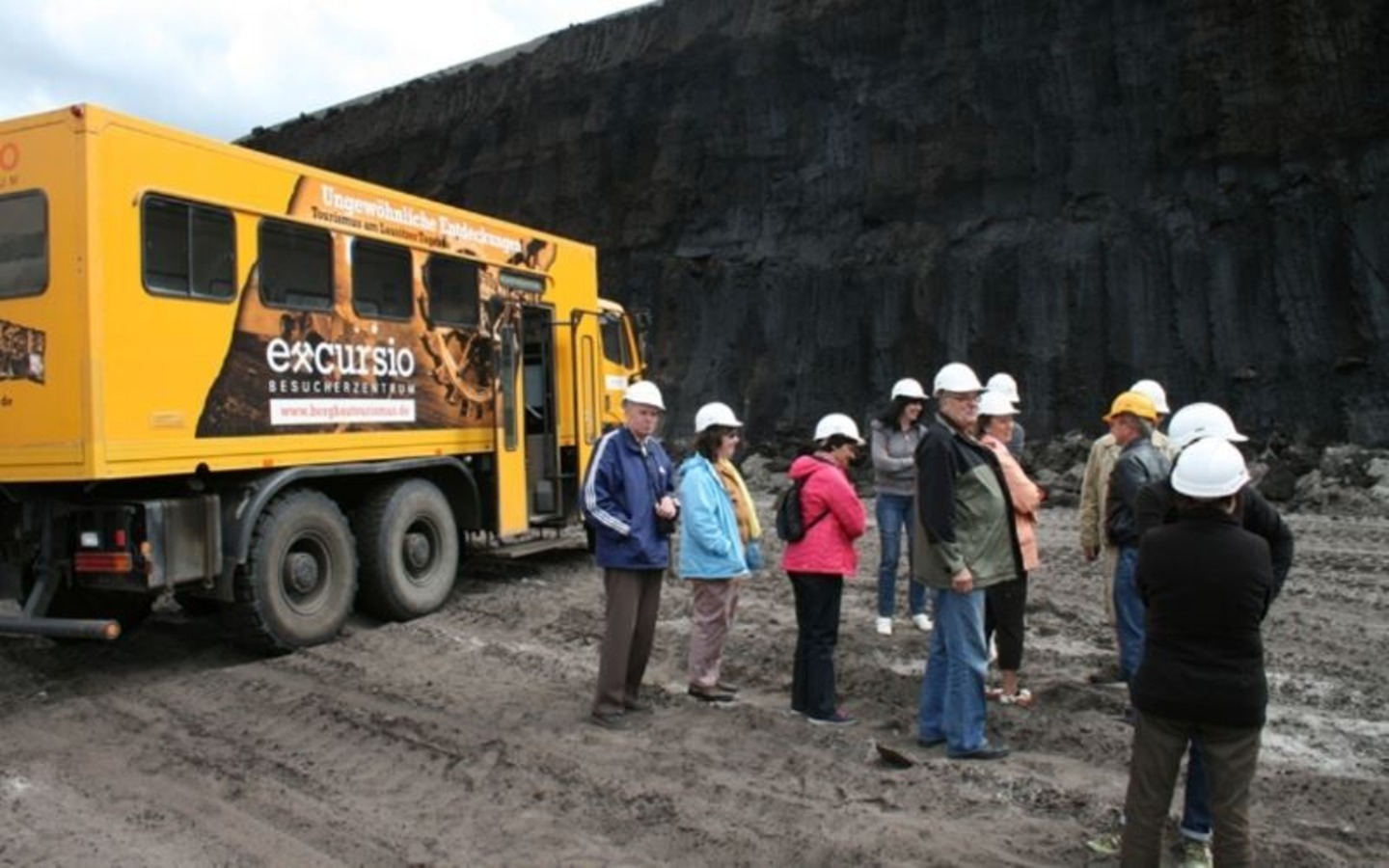 Tour mit den Mannschaftstransportwagen runter zur Kohle, Foto: Bergbautourismus-Verein "Stadt Welzow" e.V.