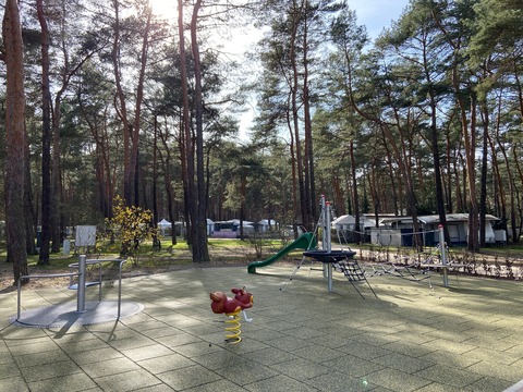 Barrierearmer Kleinkindspielplatz am Sanitärgebäude 7, Foto: Julia Kussatz