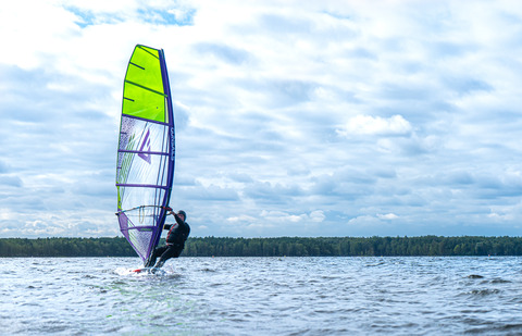 Surfen am Seestrand Buchwalde, Foto: Christian Große