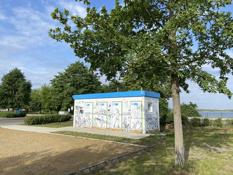 Sanitärcontainer am Seestrand Großkoschen, Foto: LSB