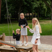 Spielen auf dem Spielplatz Bergmann, Foto Rico Schwarze - Glücksfoto GbR