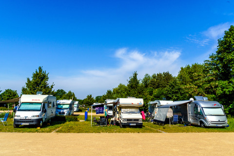Stellplätze für Wohnmobile am Seestrand Buchwalde,Foto: Wolfgang Lüdeke