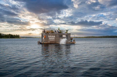 Saunafloß auf dem Senftenberger See, Foto: Treibhaus
