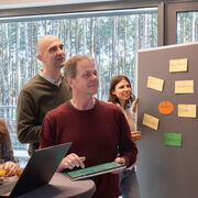 Gemeinsames Brainstorming in der S&uuml;dseelounge, Foto: Rico Schwarze - Gl&uuml;cksfoto GbR
